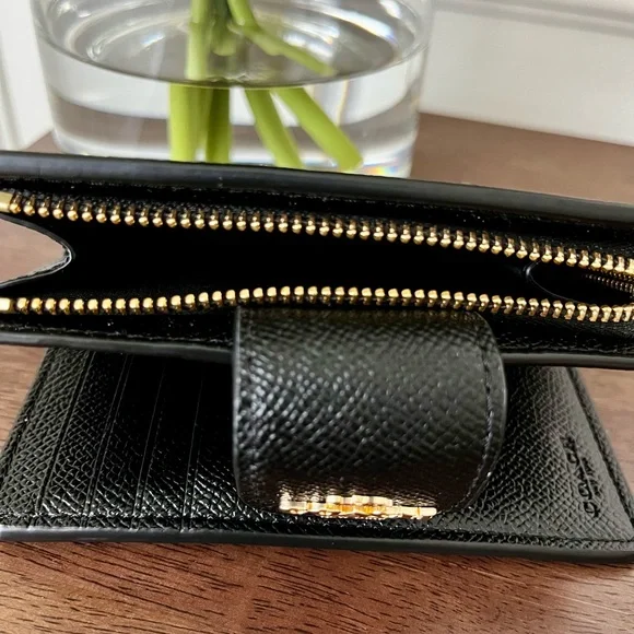 Coach Black & Gold Leather Medium Corner Zip Wallet EUC 🖤 - Picture 5 of 7